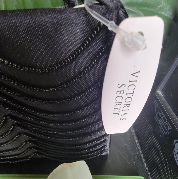 VICTORIA'S SECRET Tiny black Beaded purse. Nwt* - Picture 2 of 10